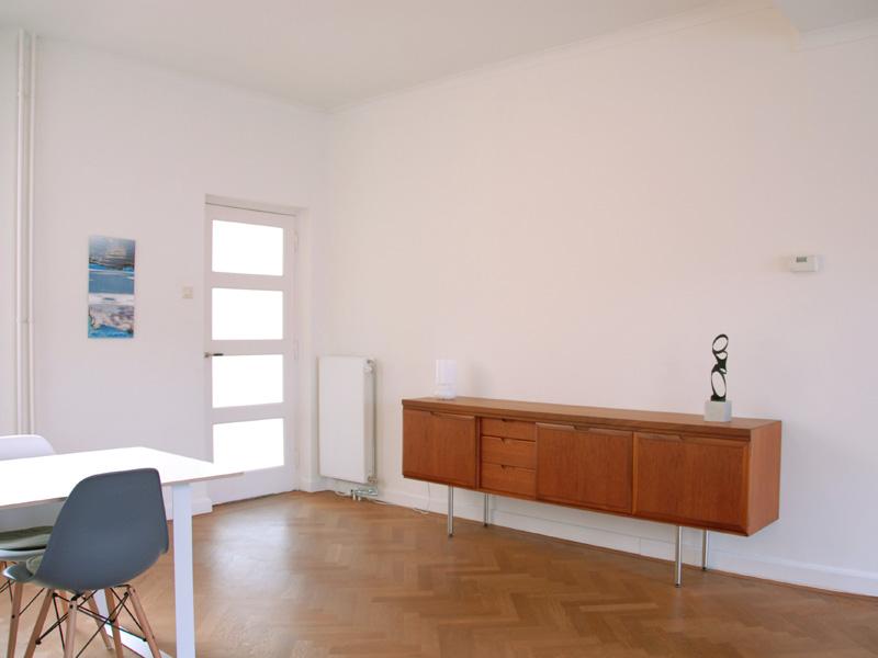 Interieur woonkamer Na